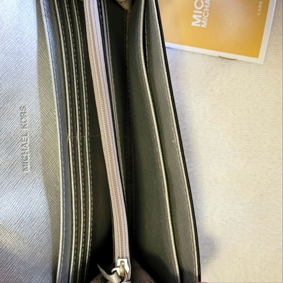 Michael Kors Wallet - Picture 5 of 5